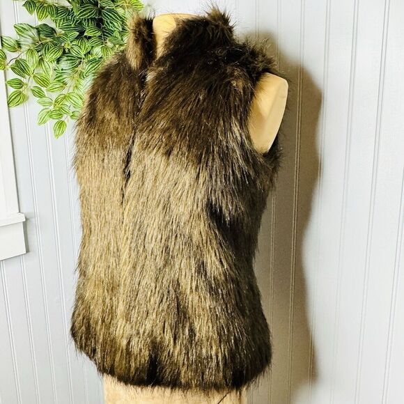 KENAR Faux Fur Sz M Chocolate Brown Hook Eye Closure Vest Luxury Extravaganza - Picture 3 of 12